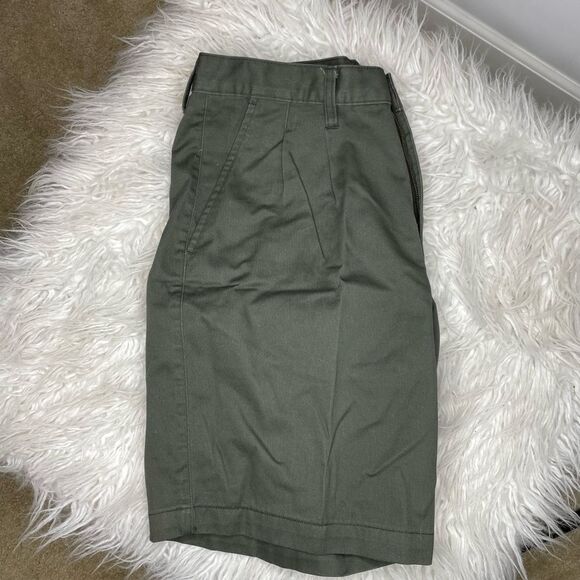 Basic Editions- Green Dress Shorts - Picture 2 of 6